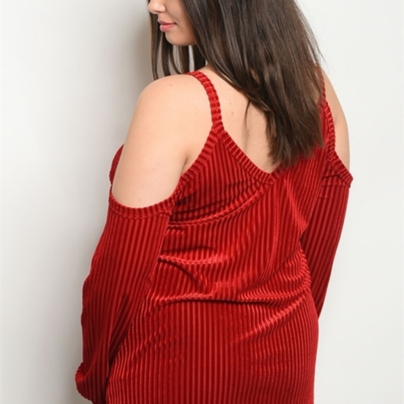 Plus Size 2x Red Ribbed Cold Shoulder Top - Picture 2 of 4